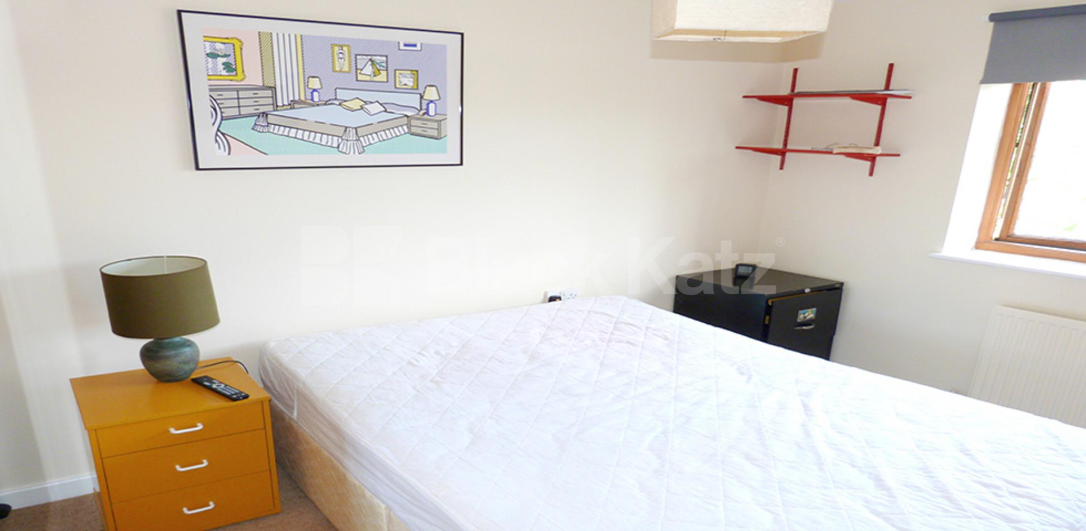 			UNDER OFFER , 1 Bedroom, 1 bath, 1 reception Flat			 Gainsborough Court, Lime Grove, Shepherds Bush